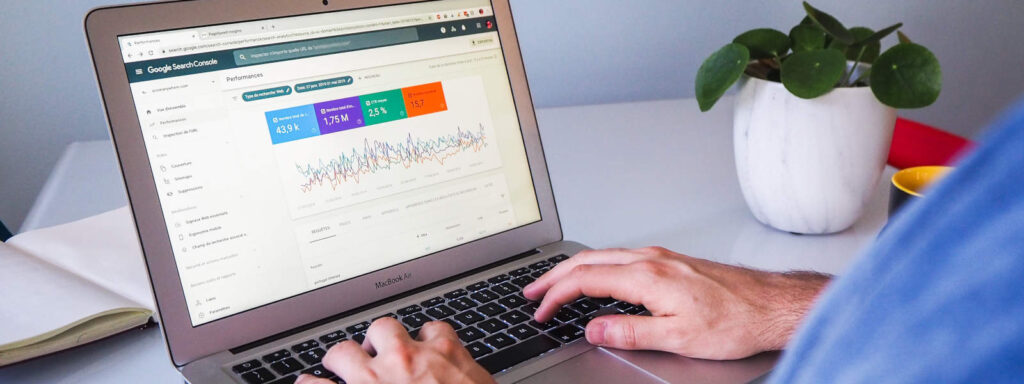 Voorbeeld SEO do's: gegevens van verkeer naar een webshop in Google Search Console